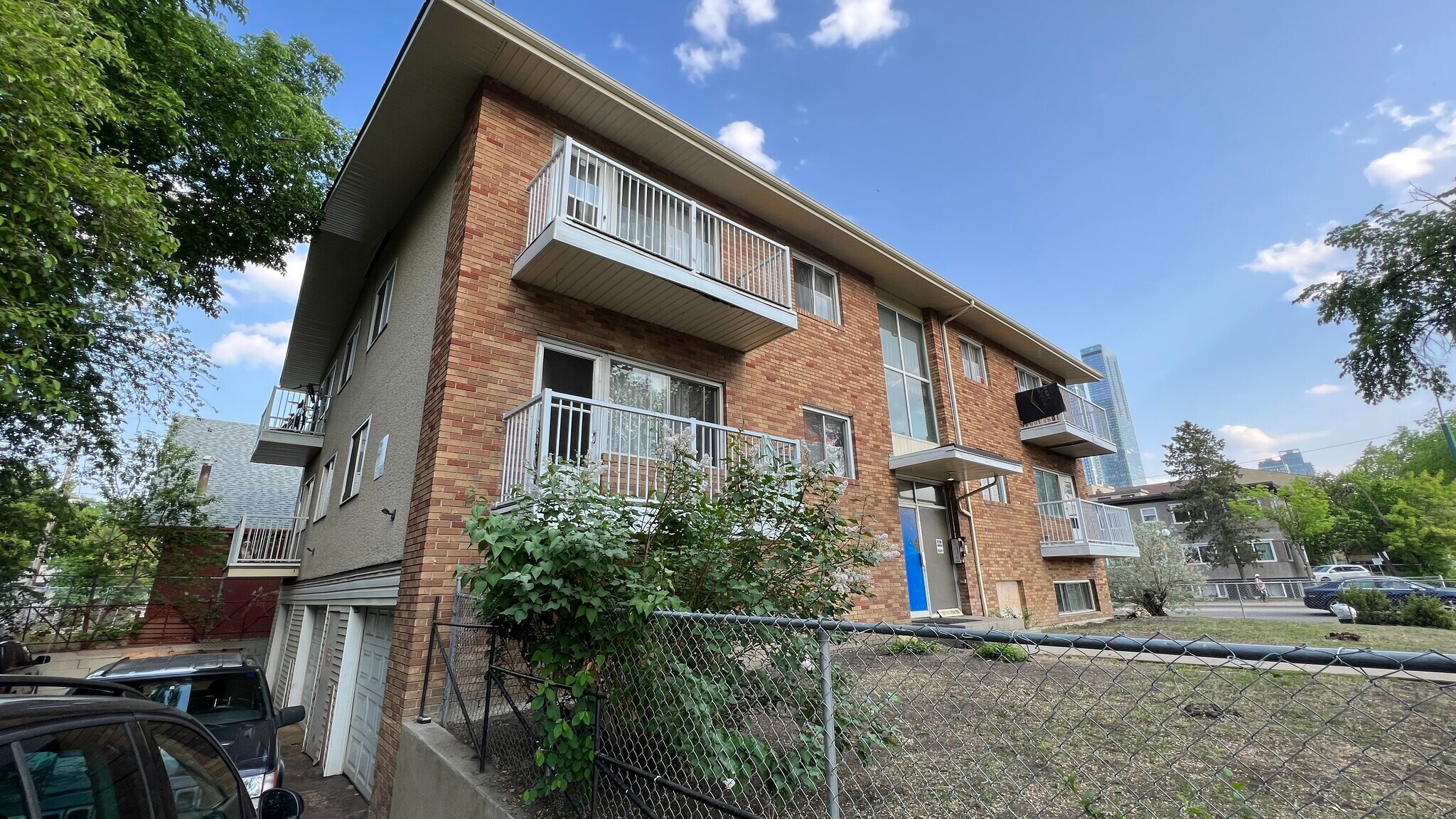 10711 104 St NW, Edmonton, AB à vendre Photo du bâtiment- Image 1 de 1