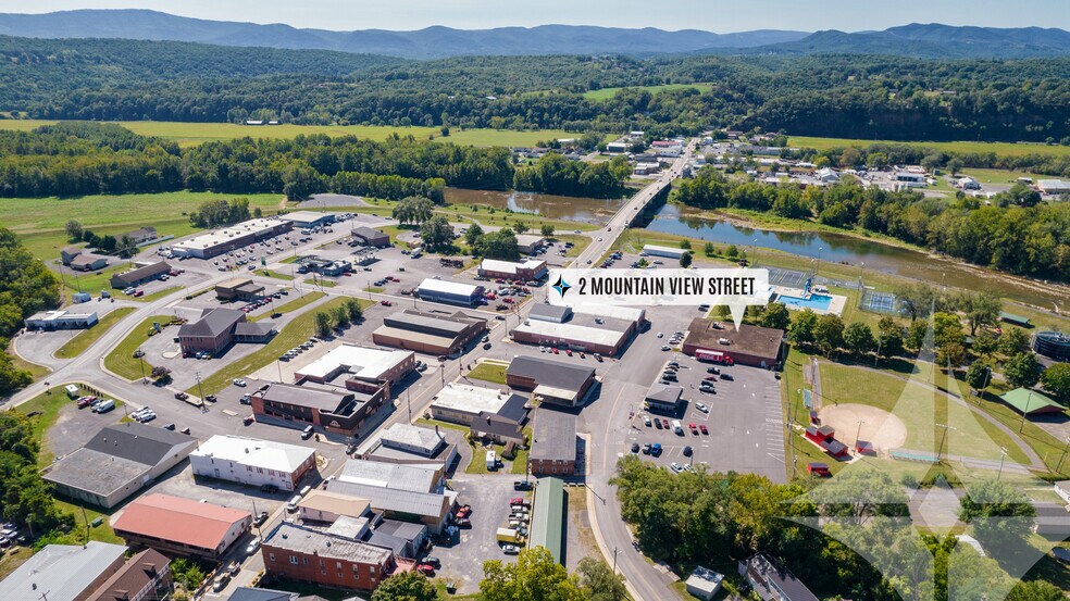 2 Mountain View St, Petersburg, WV à vendre - Photo du bâtiment - Image 2 de 10