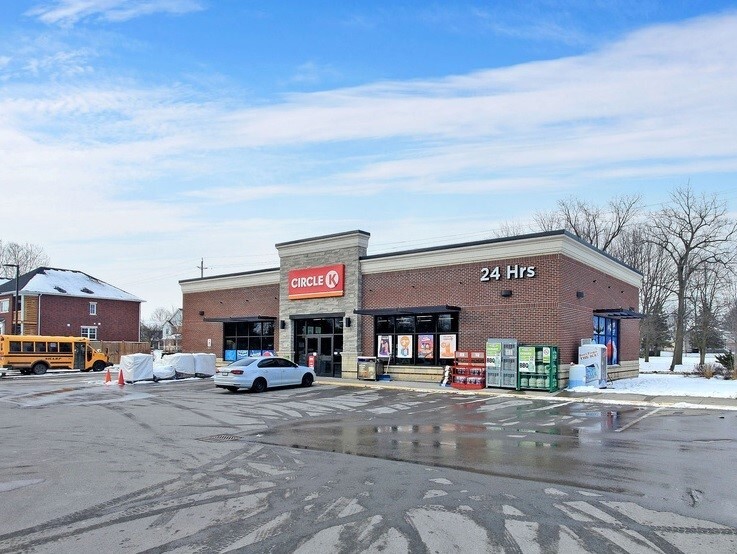 1022 Pelham St, Fonthill, ON for sale - Building Photo - Image 2 of 5