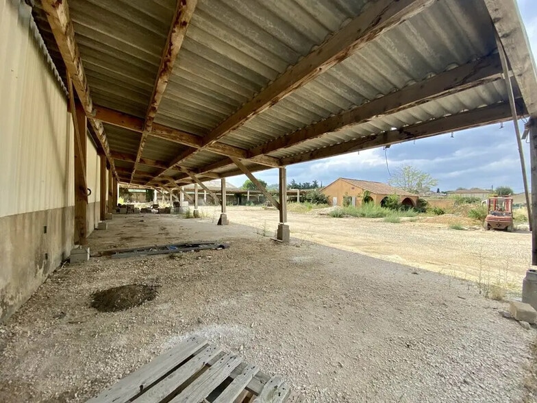 Flex in Connaux for lease - Interior Photo - Image 3 of 4