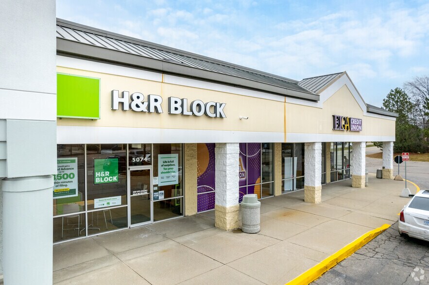 5072-5096 Corunna Rd, Flint, MI à louer - Photo du bâtiment - Image 2 de 17