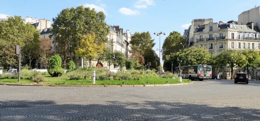 Retail in Paris for lease - Aerial - Image 1 of 2