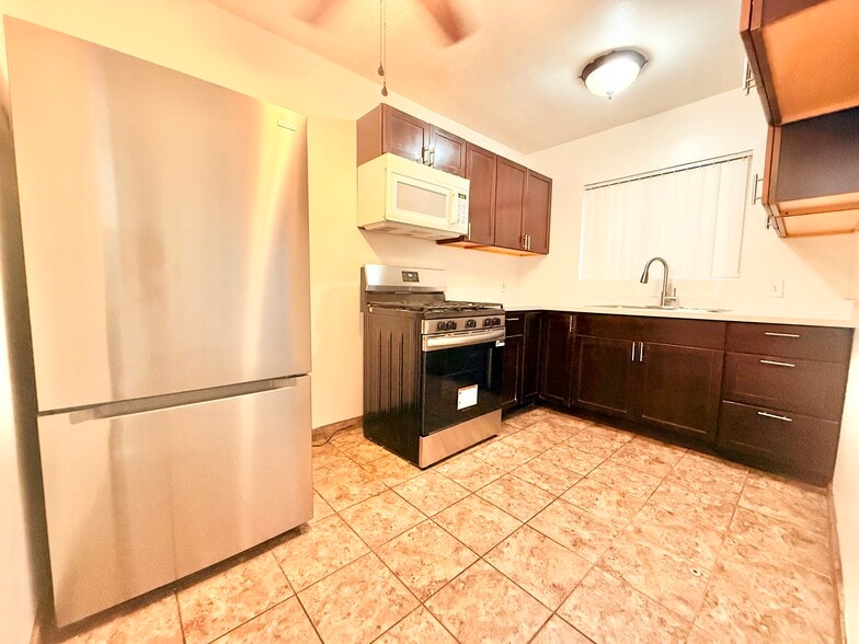 2718 S Cochran Ave, Los Angeles, CA for sale - Building Photo - Image 3 of 36