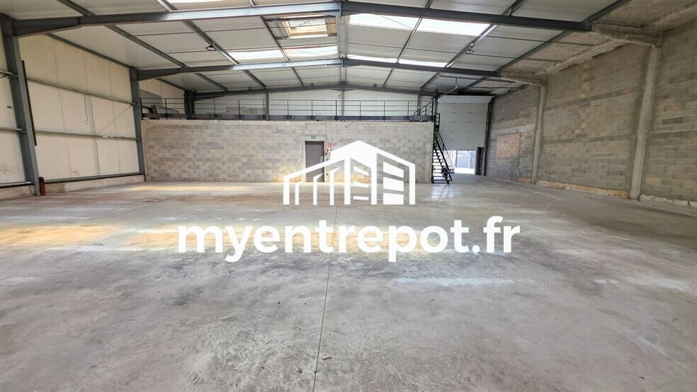 213 Avenue Des Carrières, Roquefort-la-Bédoule for lease - Building Photo - Image 1 of 8