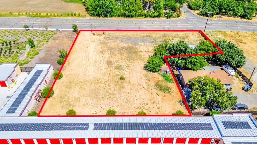 5012 Walnut Rd, Vacaville, CA for lease - Building Photo - Image 2 of 12