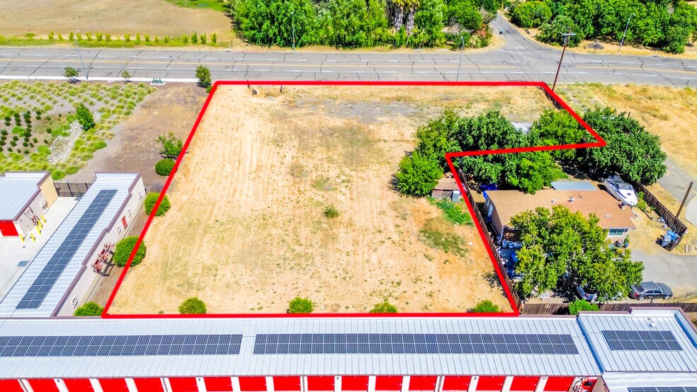 5012 Walnut Rd, Vacaville, CA à louer - Photo du bâtiment - Image 2 de 12