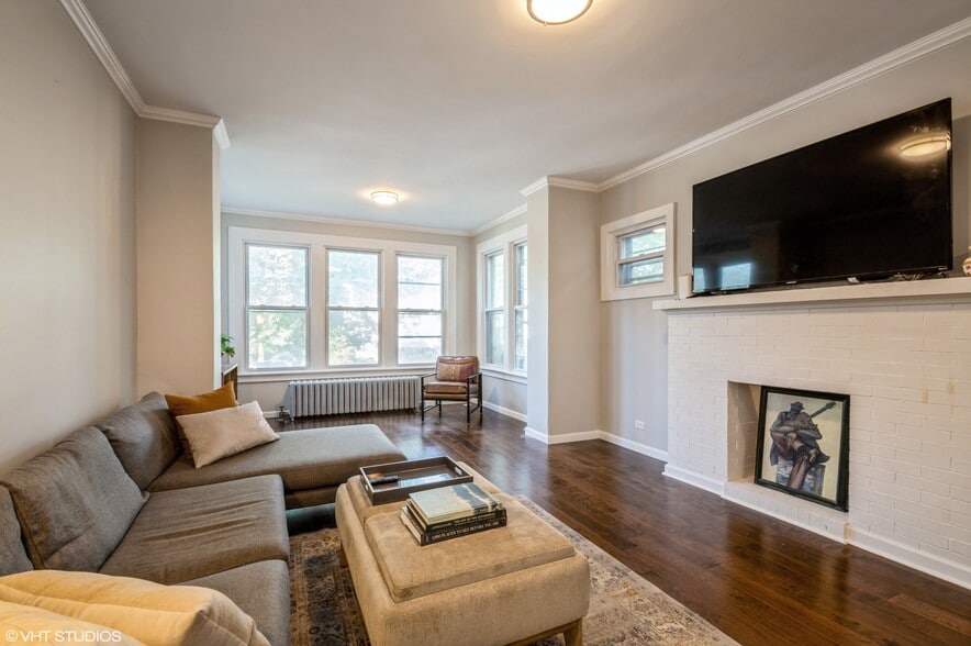 647 Asbury Ave, Evanston, IL à vendre - Photo intérieure - Image 1 de 3