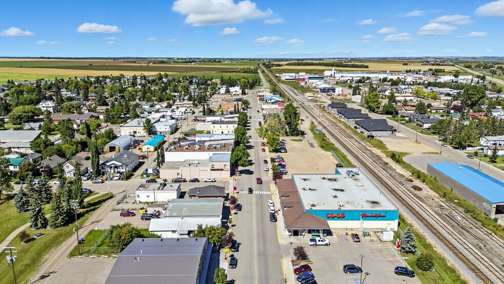 Intersection of Highway 581 and Highway 2A, Carstairs, AB à vendre - Aérien - Image 3 de 11