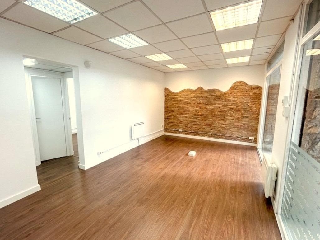 Retail in Barcelona, Barcelona for lease Interior Photo- Image 1 of 3