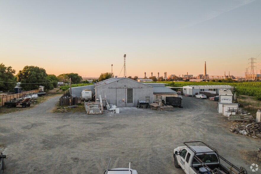 E. 18th St, Antioch, CA à louer - Photo du bâtiment - Image 3 de 9