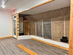 316 1/2 E Main St, Johnson City, TN for lease Interior Photo- Image 1 of 6