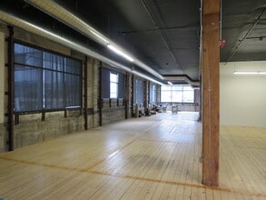 307 SE Hawthorne Blvd, Portland, OR for sale Interior Photo- Image 1 of 2