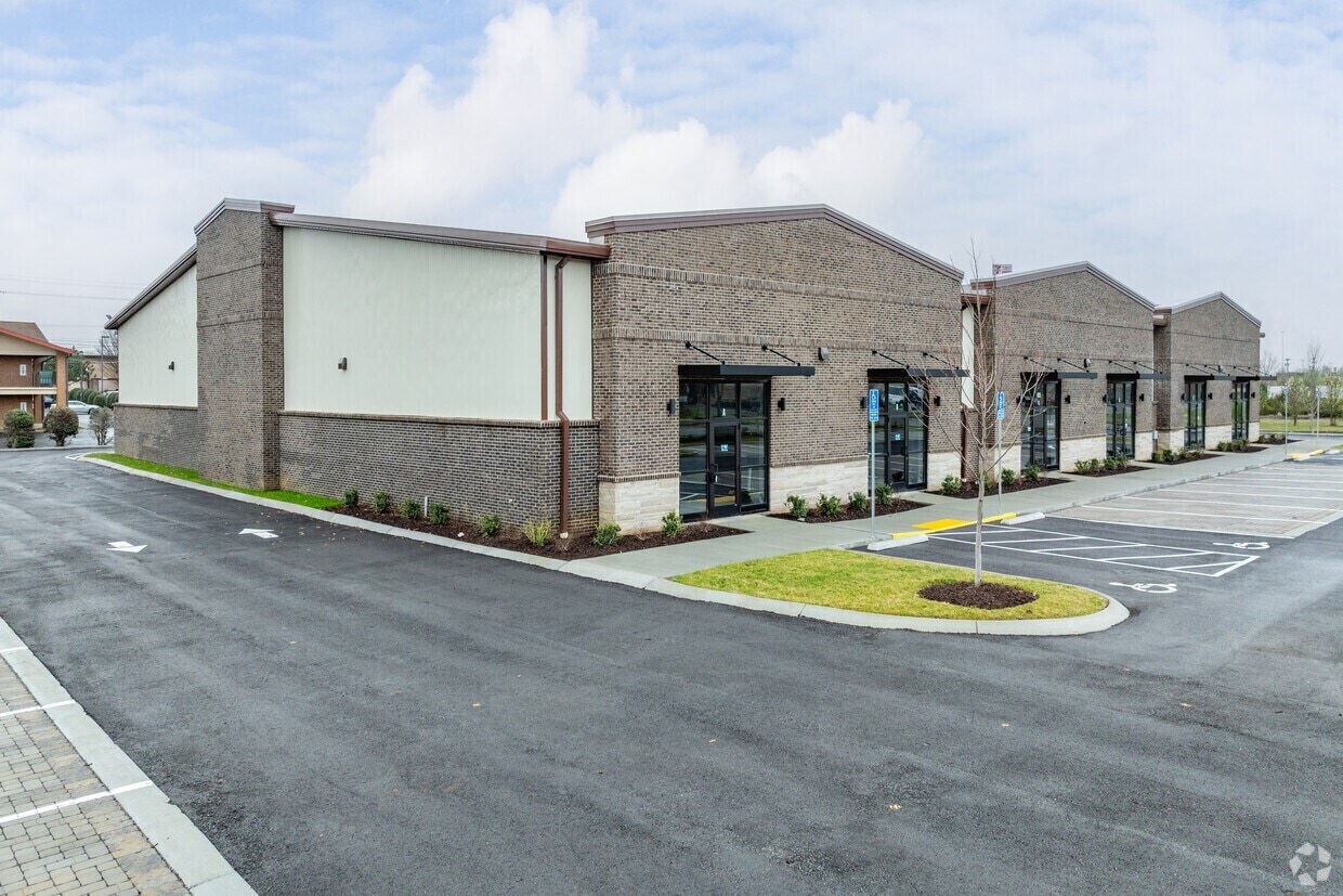 1925 Business Campus Dr, Murfreesboro, TN for lease Primary Photo- Image 1 of 3