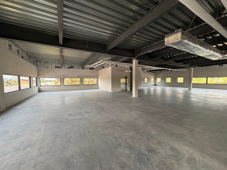 13811 Metropolis Ave, Fort Myers, FL for sale - Building Photo - Image 3 of 14