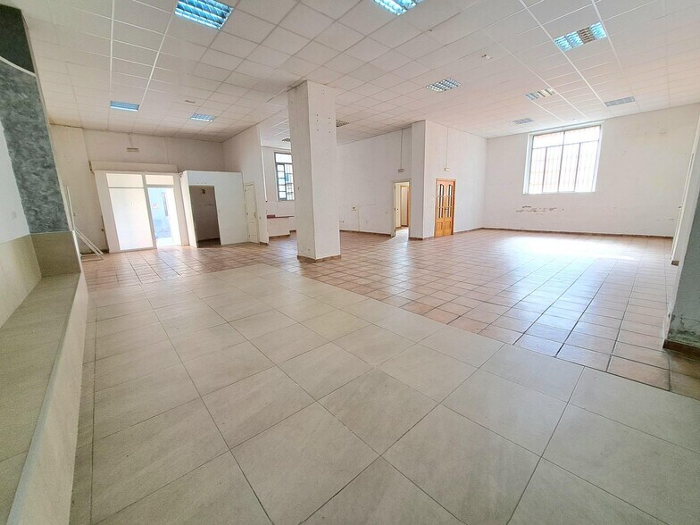 Retail in Carcaixent, Valencia for lease - Interior Photo - Image 3 of 14