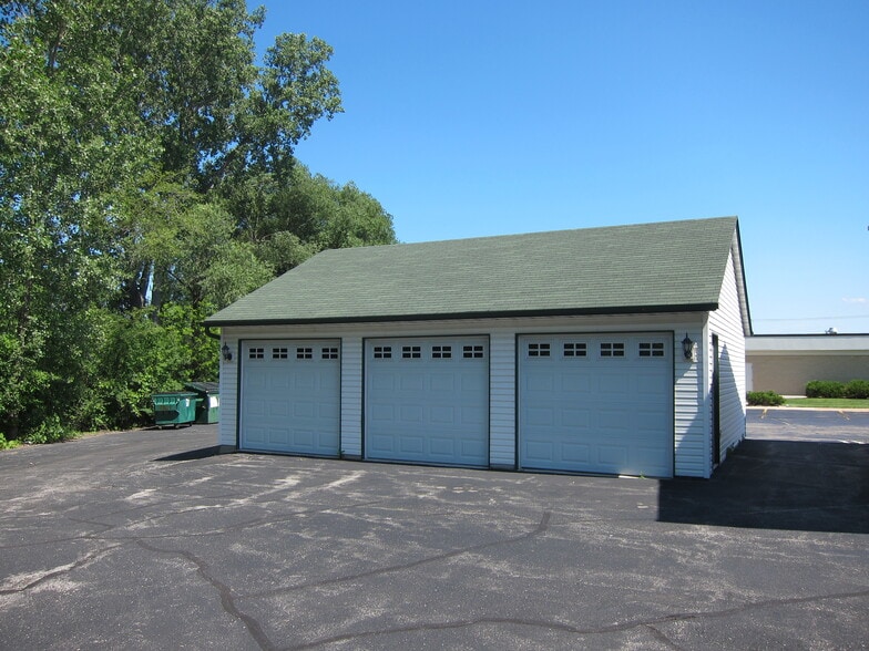 630 S Green Bay Rd, Neenah, WI for sale - Building Photo - Image 3 of 22