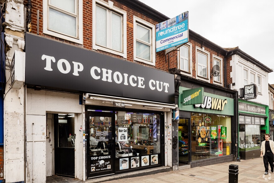 16 Watford Way, Londres à louer - Photo du bâtiment - Image 2 de 2