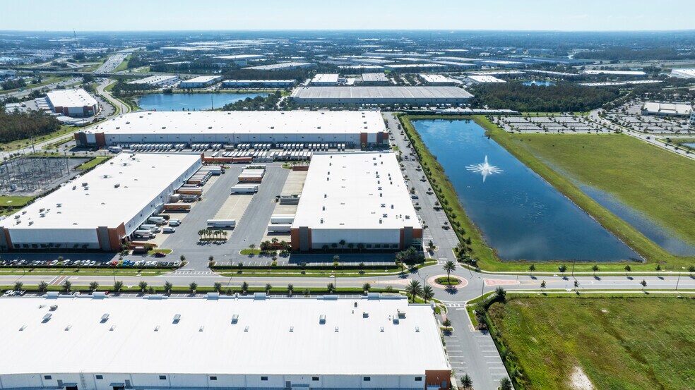 John Young Pky & Consulate Dr, Orlando, FL à louer - Photo du bâtiment - Image 3 de 7