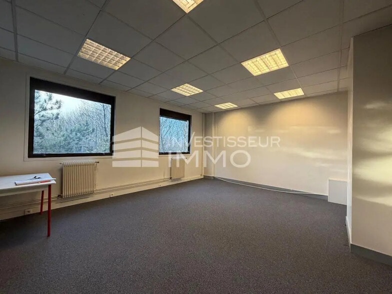 Office in Lognes for lease - Interior Photo - Image 3 of 4