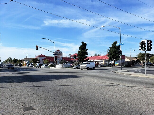 Plus de détails pour 305 W Arbor Vitae St, Inglewood, CA - Commerce de détail à louer