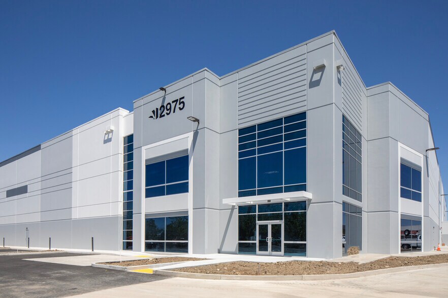 2975 Ramco St, West Sacramento, CA à louer - Photo du bâtiment - Image 2 de 4