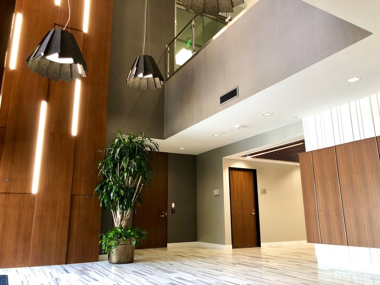 2415 Campus Dr, Irvine, CA for lease - Lobby - Image 2 of 8