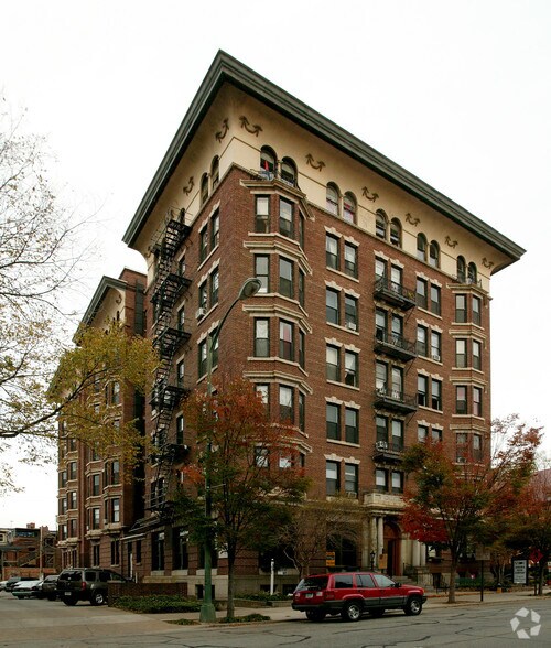 900 W Franklin St, Richmond, VA à louer - Photo du bâtiment - Image 2 de 94