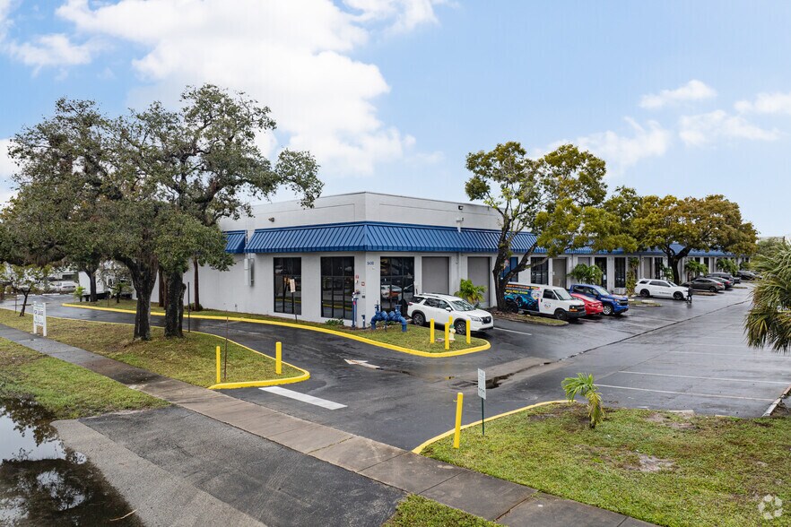 3430 NW 16th St, Lauderhill, FL à louer - Photo du bâtiment - Image 1 de 5