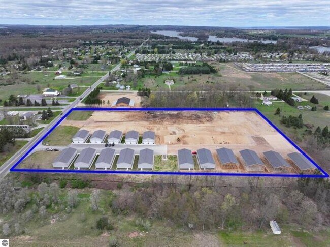 Plus de détails pour 5884 Storage Loop Unit 13 dr, Traverse City, MI - Spécialité à vendre