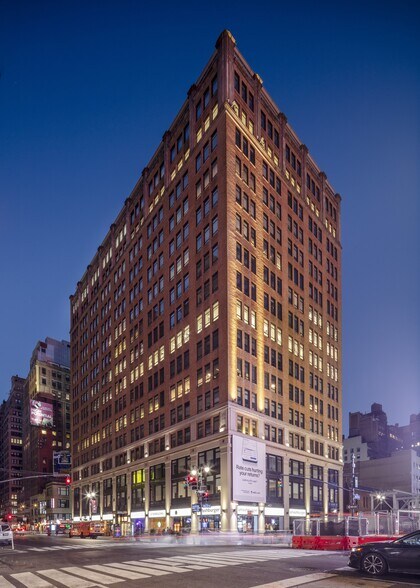 7 Penn Plz, New York, NY à louer - Photo du bâtiment - Image 2 de 4
