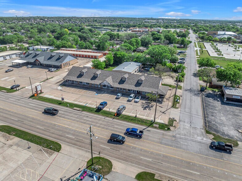 310 N Main St, Keller, TX à vendre - Photo du bâtiment - Image 3 de 5
