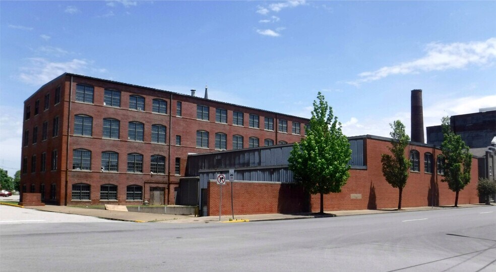 420 NW 5th St, Evansville, IN à louer - Photo du bâtiment - Image 1 de 11