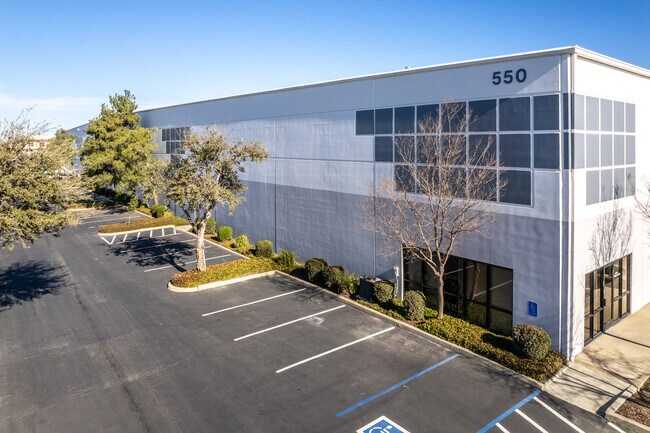 Plus de détails pour 550 N Pioneer Ave, Woodland, CA - Industriel à vendre
