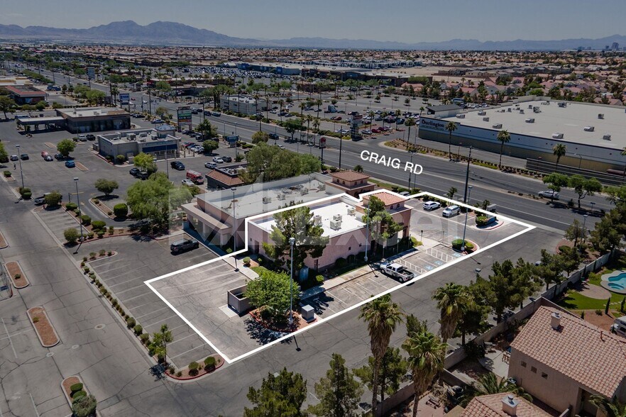 2202 W Craig Rd, North Las Vegas, NV à louer - Photo du bâtiment - Image 3 de 6
