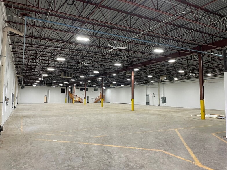 1399 Blue Hills Ave, Bloomfield, CT for lease - Building Photo - Image 2 of 5