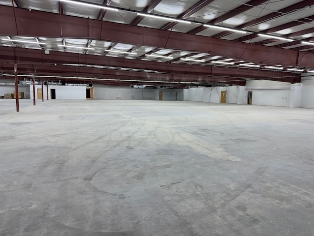 675 Hennessy Way, Bowling Green, KY for lease - Interior Photo - Image 2 of 5