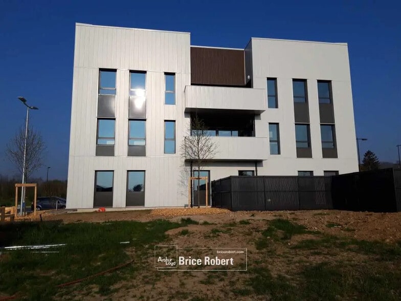 Office in Montluel for lease - Building Photo - Image 2 of 13