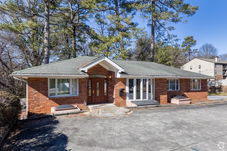 3136 Clairmont Rd NE, Brookhaven, GA for sale - Building Photo - Image 2 of 24
