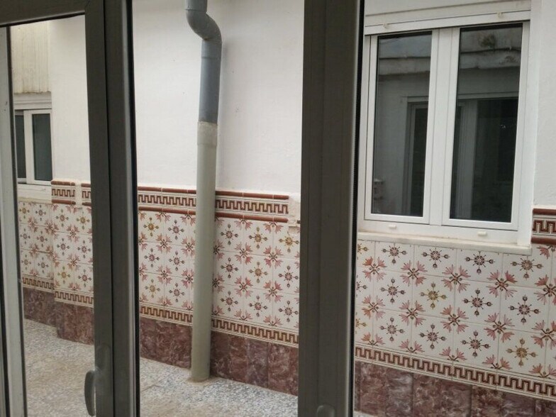 Retail in Ontinyent, Valencia for lease - Interior Photo - Image 2 of 6