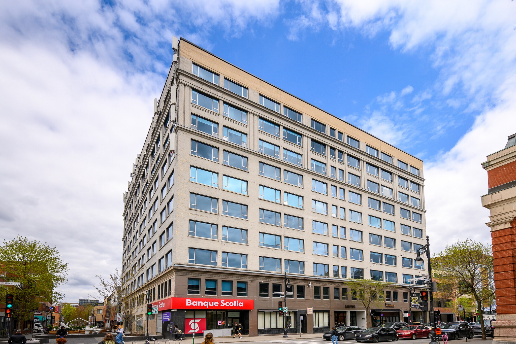 3575 Boul Saint-Laurent, Montréal, QC à louer Photo principale- Image 1 de 13