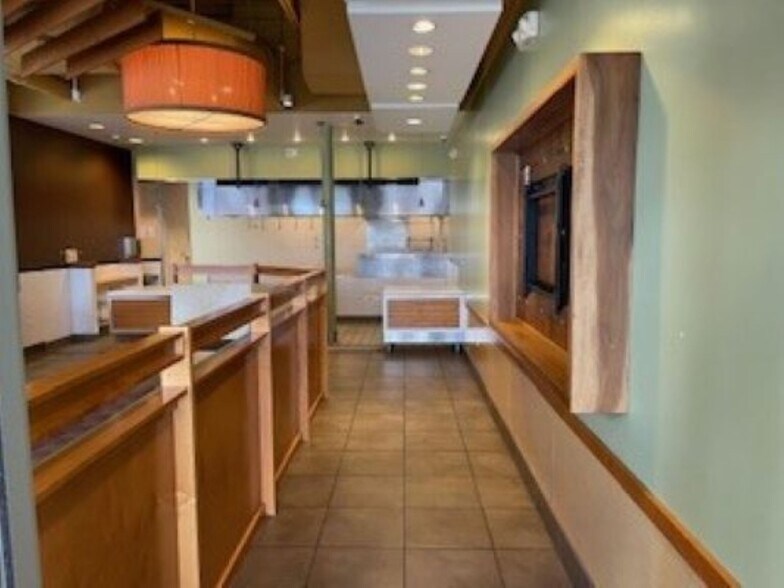 2565 Sycamore Rd, Dekalb, IL à louer - Photo du bâtiment - Image 2 de 17