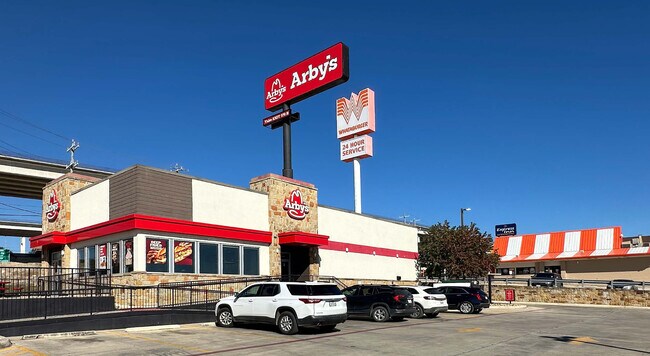 Plus de détails pour 12802 N Ih 35, Live Oak, TX - Commerce de détail à louer