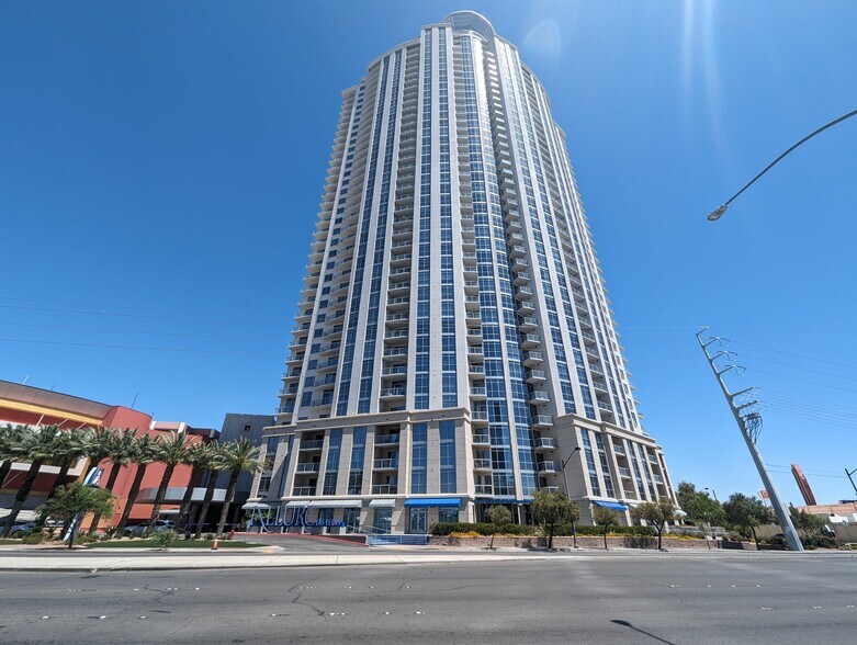 200 W Sahara Ave, Las Vegas, NV à louer - Photo du bâtiment - Image 2 de 5