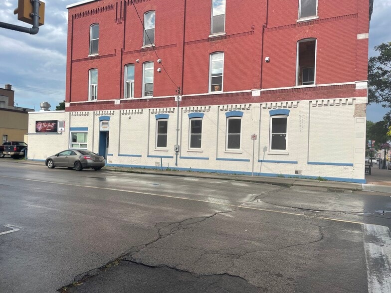 198 King St W, Prescott, ON for lease - Building Photo - Image 2 of 5