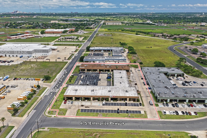 5541 Bear Ln, Corpus Christi, TX for sale - Building Photo - Image 2 of 19