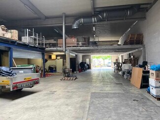 Plus de détails pour Local d'activités à louer