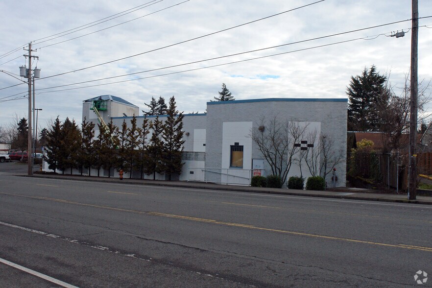 4346 NE Cully Blvd, Portland, OR à louer - Photo du bâtiment - Image 2 de 4