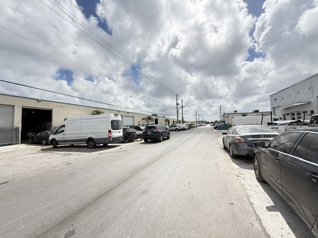 14020 NW 19th Ave, Miami, FL for lease - Building Photo - Image 3 of 15