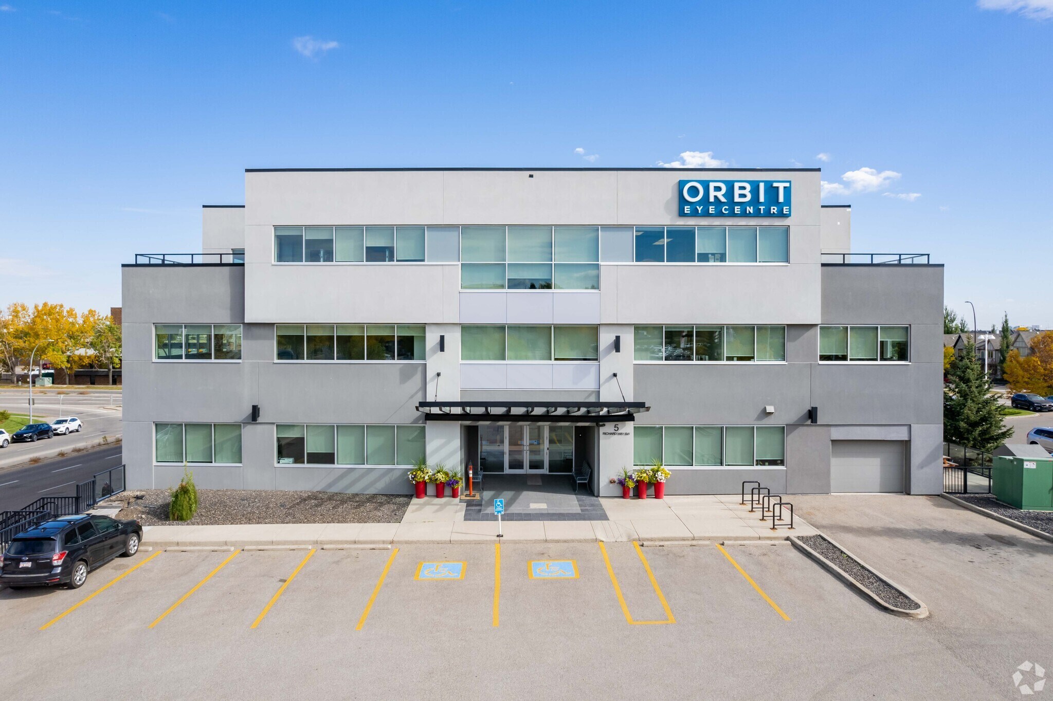 5 Richard Way SW, Calgary, AB à louer Photo du bâtiment- Image 1 de 11