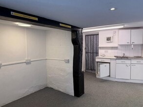 15 Broad St, Newent à louer Photo intérieure- Image 2 de 4